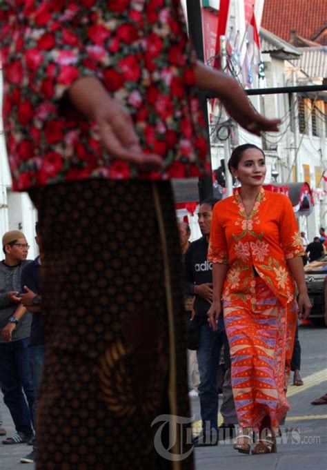 Batik Dan Kebaya Hiasi Festival Kalibesar 2018 Foto 4 1767324