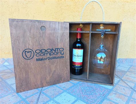 Caixa de Madeira para Vinho e Taça Personalizada Elo7