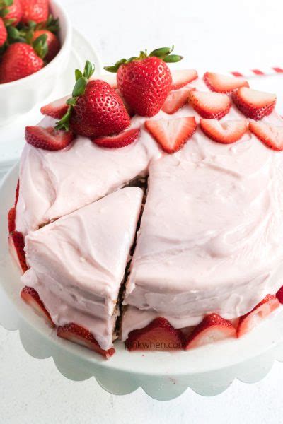 Strawberry Cake With Cream Cheese Frosting Pinkwhen