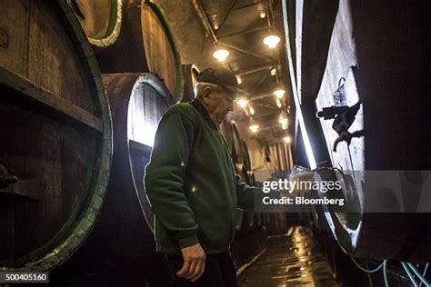 Beer Draft Head Photos And Premium High Res Pictures Getty Images