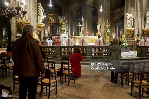 People Attend The Midnight Mass At The Saint Sulpice Church In Paris News Photo Getty Images