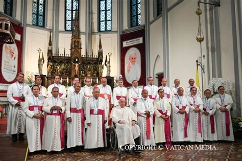 Viagem Apost Lica Indon Sia Encontro Os Bispos Sacerdotes