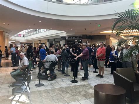 Early Voting At The Galleria Mall In Henderson Natalie Bruzda Las