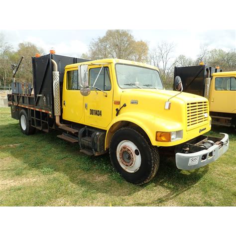 2001 International 4900 Flatbed Truck