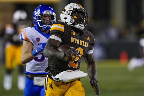 Wyoming Football A Jaw Dropping Finish Leaves The Wyoming Cowboys