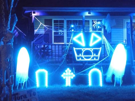 Halloween house has lights and music | Life | kenoshanews.com