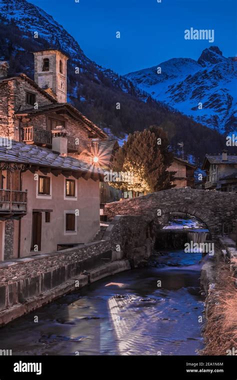 L Un Des Plus Beaux Villages D Italie Banque De Photographies Et D