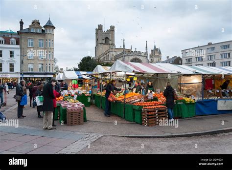 Cambridge Market Uk At Dusk Showing Stalls And Fruit Sellers Stock