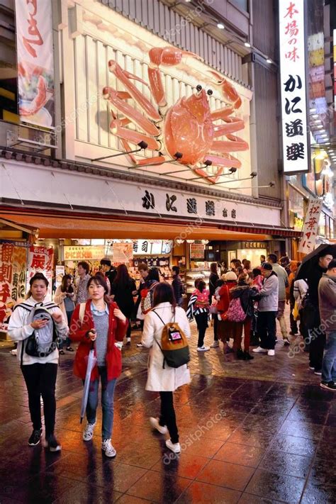 Osaka Jap N De Noviembre De La Gente Visita La Calle