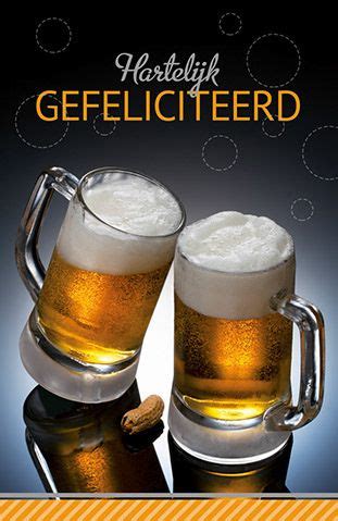 Gefeliciteerd en santé met bierglazen Verjaardag bier Verjaardag man