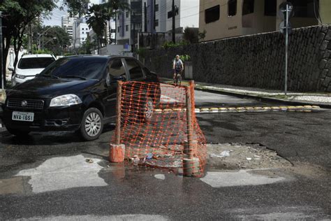 Buracos Em Ruas E Avenidas Causam Acidentes Em Fortaleza Cidades Opovo