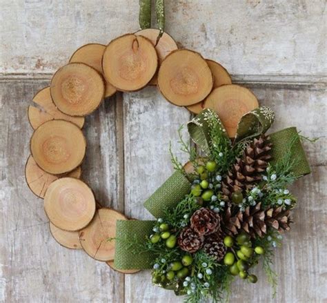 türkranz weihnachtsdeko selber basteln holz zapfen tannengrün Wooden