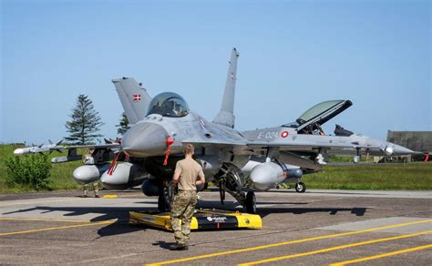 Ukrainian Pilots Start Joint Training On F 16s With U S Instructors