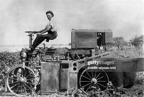 116 Cotton Picker Machine Stock Photos, High-Res Pictures, and Images - Getty Images