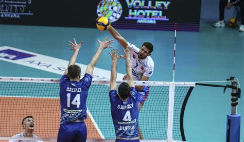 Halkbank Evinde Puan Kaybetmedi Voleybolunsesi