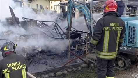 Montorfano Cinque Bungalow Distrutti Dal Fuoco Cronaca