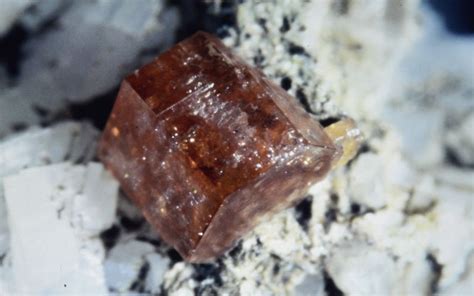 💎 Bastnasita Mineral Significado Características Y Usos