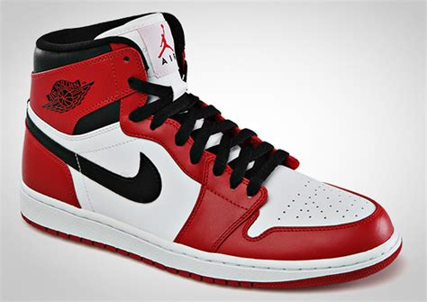 Air Jordan 1 Retro High Bulls Returns SOLETOPIA