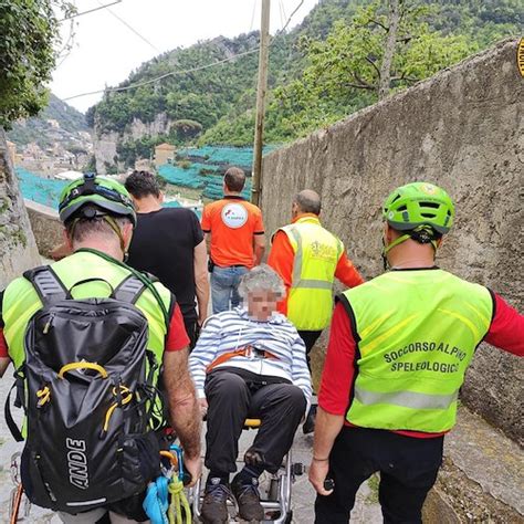 Positano Notizie Amalfi Anziana Turista Cade Durante Un Escursione