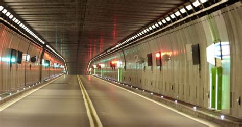 Gottardo Chiuso Il Tunnel Delle Alpi Mostra La Sua Fragilit