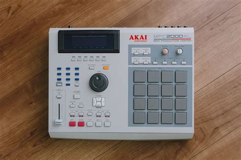 Akai Mpc2000xl 青画面 8パラアウト Cf搭載 サンプラー アカイ リズムマシン ドラムマシンサンプラー｜売買された