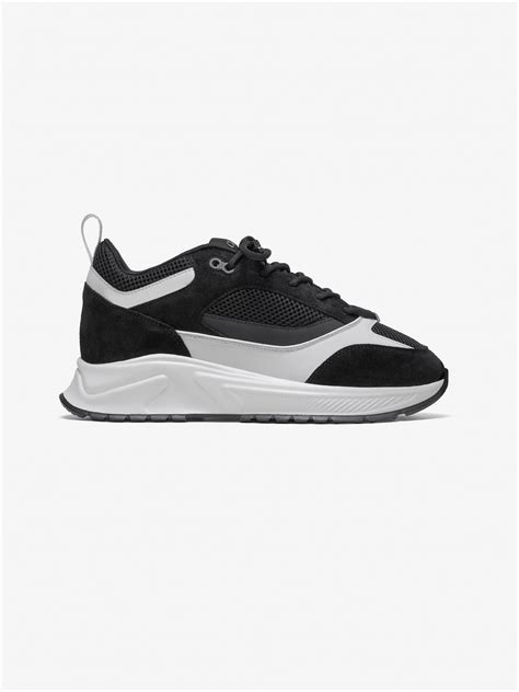 Essential Runner Viper Black Cleens