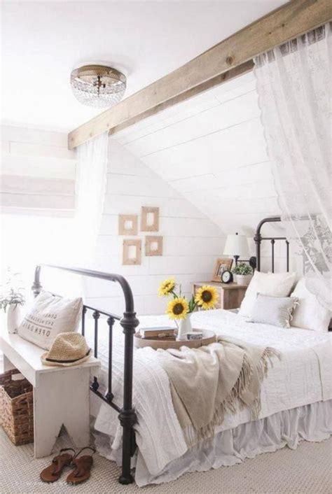 38 Remarkable Rustic Farmhouse Master Bedroom Ideas Page 38