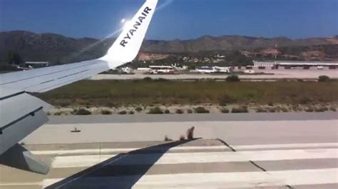 Landing on Crete Airport Chania Lądowanie na Krecie Lotnisko Chania