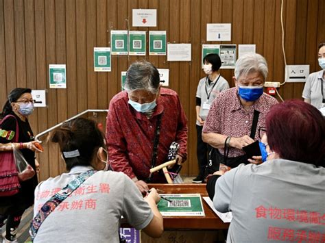 民研：97 人认为限聚令过紧 星岛日报