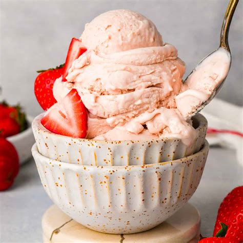 Strawberry Ice Cream - JoyFoodSunshine