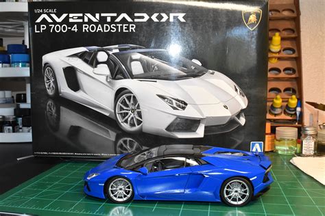 2012 Lamborghini Aventador Rodster Sports Plastic Model Car Vehicle Kit 1 24 Scale