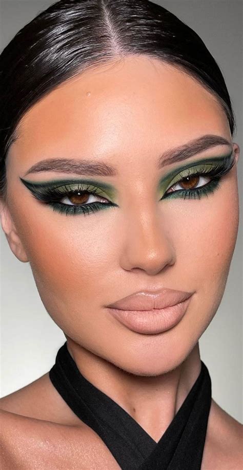 40 Trendy Eyeshadow Looks Olive Green Eyeshadow Look