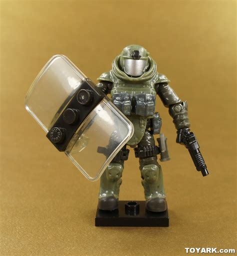 Mega Bloks Sdcc 2014 Exclusive Micro Figure With Juggernaut And Ghillie Suit Sniper Photo Shoot