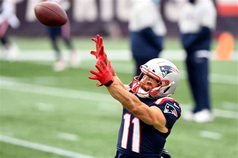 Top 3 Wide Receivers In New England Patriots History Lwosports