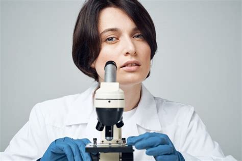 Premium Photo Woman Scientist Laboratory Microscope Biotechnology