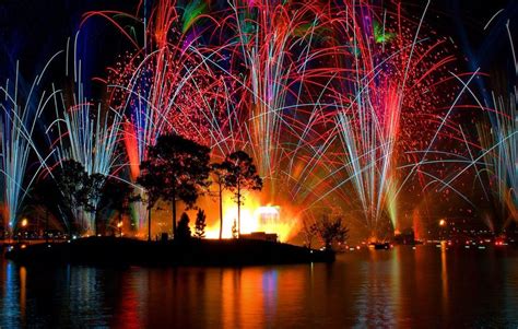 Awesome Fireworks at Walt Disney World (Florida, March 2012) : Images