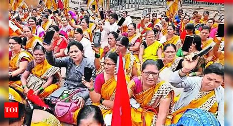 Anganwadi Workers Protest For Pay Hike Hubballi News Times Of India