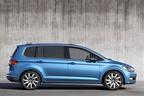 Volkswagen Touran 1 2 TSI Highline Business R 2018 Review