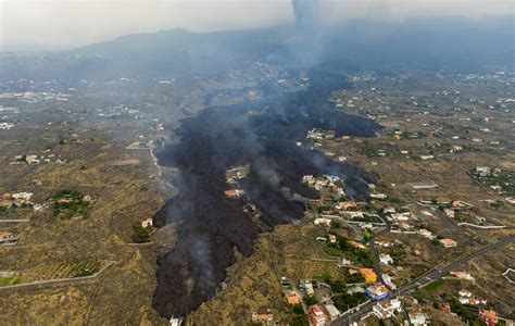 EXPLAINER: Wide dangers ahead for Spanish volcanic island