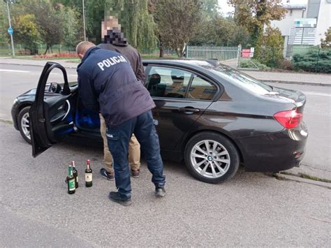 W Grudziądzu ukradł alkohol z marketu Wpadł bo przeszedł na