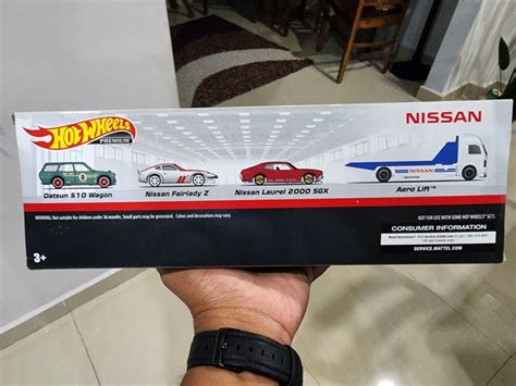 Hot Wheels BOX SET NISSAN GARAGE Hobbies Toys Collectibles Memorabilia Vintage
