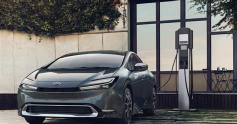 Toyota S Prius Prime Plug In Hybrid Gets Extended Range And A