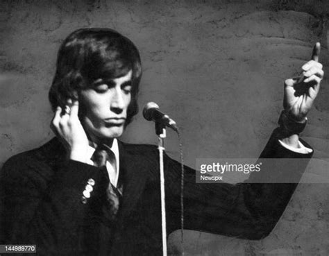 Bee Gees Singer Songwriter Robin Gibb Dies At 62 Fotografías E Imágenes De Stock Getty Images