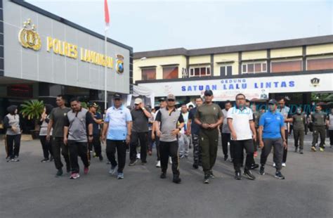 TNI Dan Polri Olahraga Bersama Kapolres Lamongan Perkuat Sinergitas