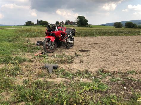 Pol Pdkh Verkehrsunfall Mit Schwerverletztem Motorradfahrer Auf Der