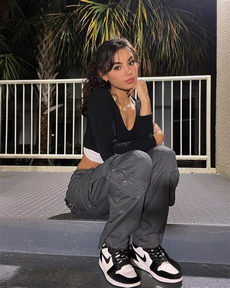 Rachel Delgado Hot Instagram Model Biography Height Net Worth Boyfriend Pics BrightCeleb