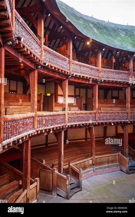 Shakespeare globe theatre interior hi-res stock photography and images - Alamy