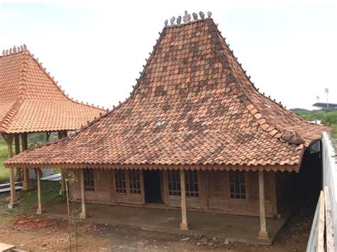 RUMAH JOGLO ADAT JAWA Ori Jadul Antik Unik Gebyok Tumpangsari Teras