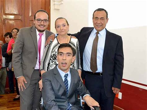 Joven Con Par Lisis Cerebral Se Grad A Con Honores En Puebla Todos