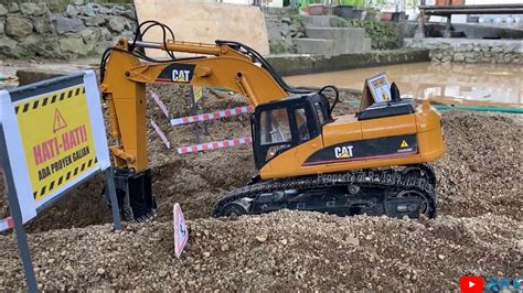 Rc Excavator Cat Wl Woking On New Mine Construction Vehicles